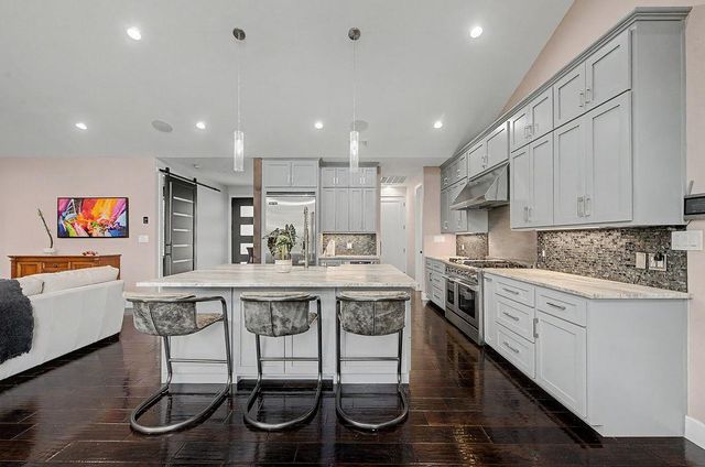 172 Bluff TRL, Dripping Springs, TX 78620