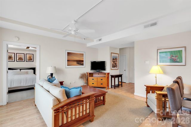 718 W Trade Street 806, Charlotte, NC 28202