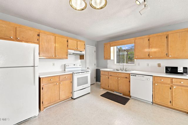 105 Mcleod Drive, Sanford, NC 27330
