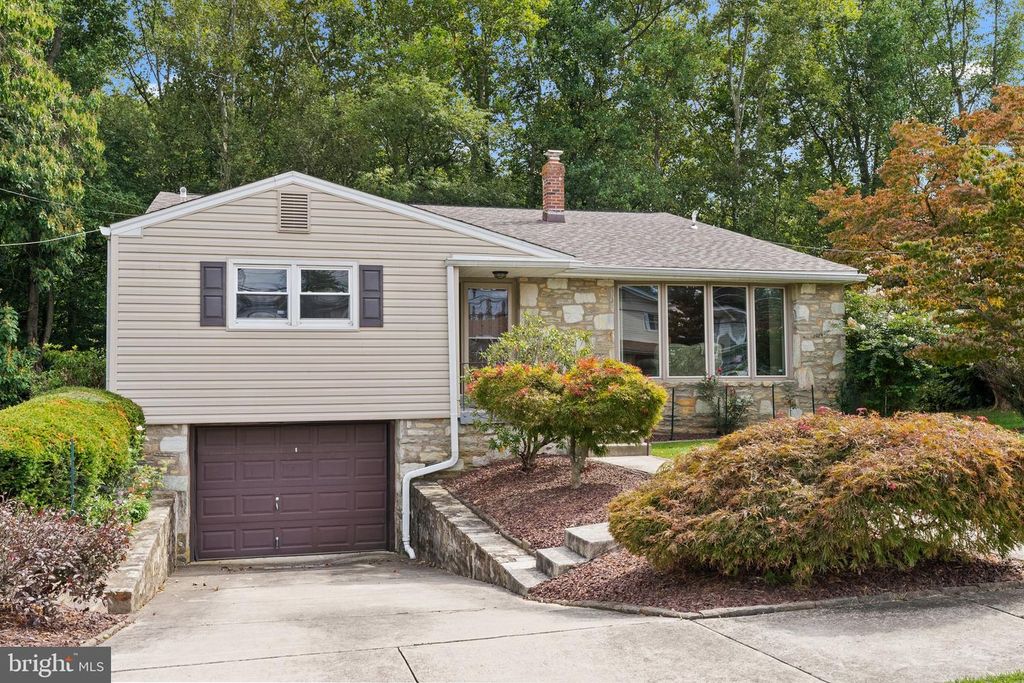 142 GREYCOURT RD, Philadelphia, PA 19115