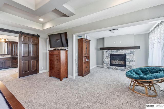 19012 Ridgemont Street, Omaha, NE 68136