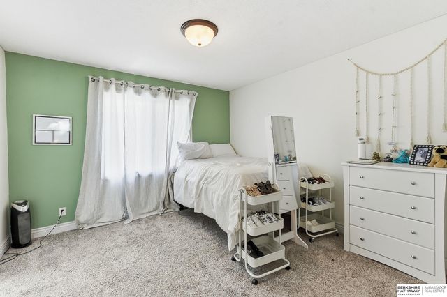 19012 Ridgemont Street, Omaha, NE 68136