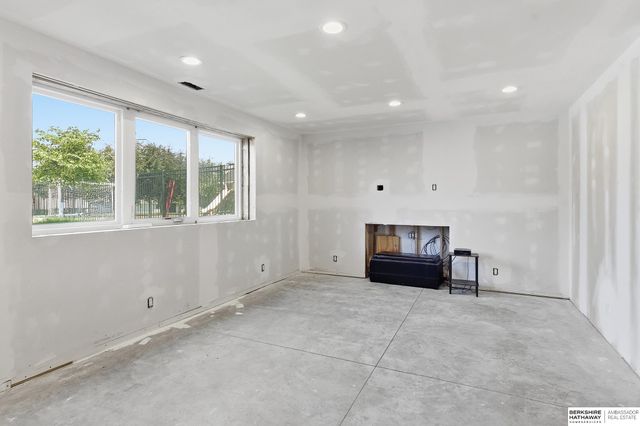 19012 Ridgemont Street, Omaha, NE 68136