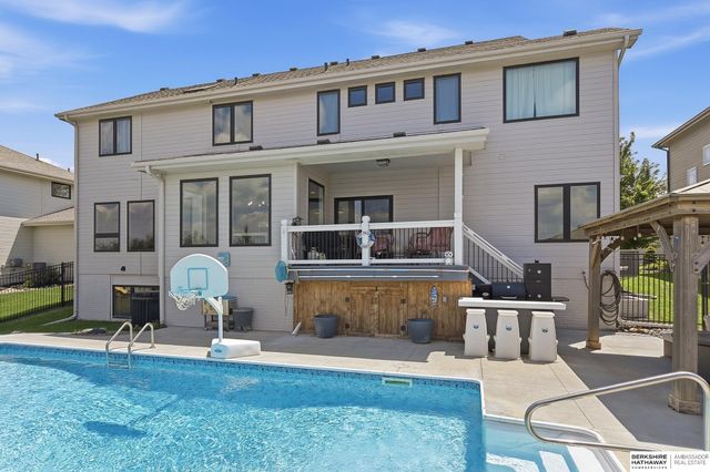 19012 Ridgemont Street, Omaha, NE 68136