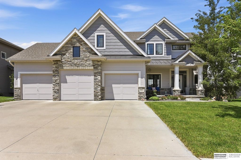 19012 Ridgemont Street, Omaha, NE 68136