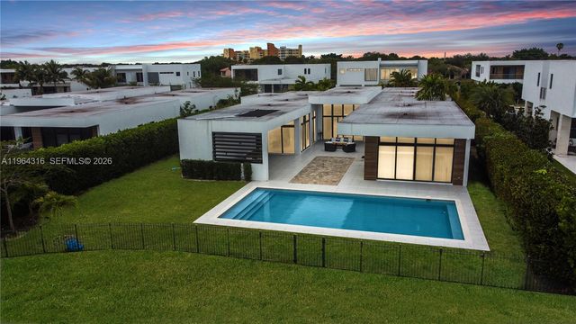 16640 Sunset Way, Weston, FL 33326