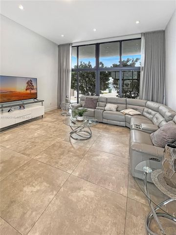 16640 Sunset Way, Weston, FL 33326