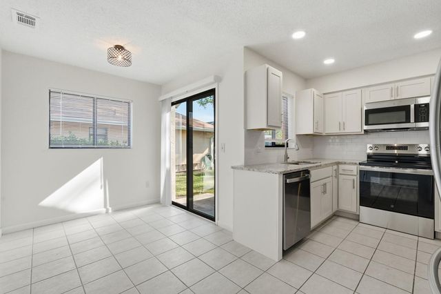 100 WESTBURY LANE, Palm Coast, FL 32164