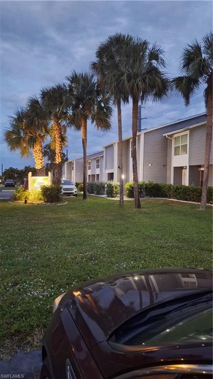 Image 3 of property listing at 4641 SW Santa Barbara PL # 15, Cape Coral, FL 33914