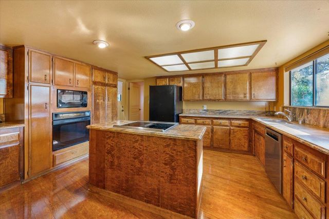 13937 Sun Forest Dr, Penn Valley, CA 95946