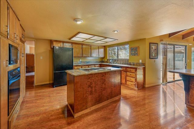 13937 Sun Forest Dr, Penn Valley, CA 95946