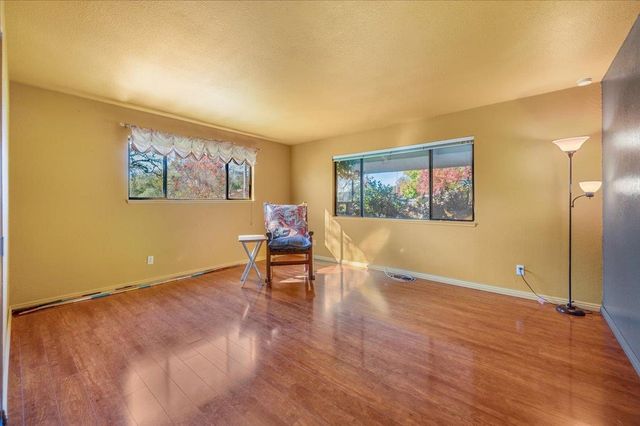 13937 Sun Forest Dr, Penn Valley, CA 95946