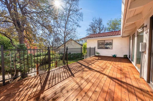 13937 Sun Forest Dr, Penn Valley, CA 95946