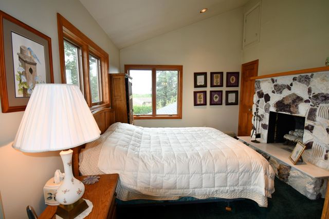 5939 Barnard Road, Charlevoix, MI 49720