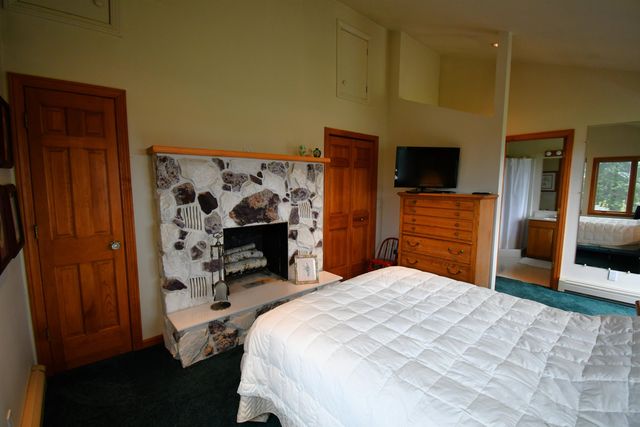 5939 Barnard Road, Charlevoix, MI 49720