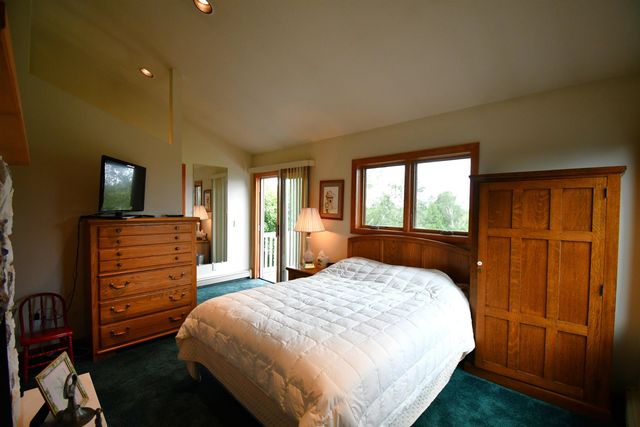 5939 Barnard Road, Charlevoix, MI 49720