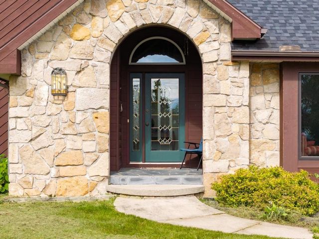 5939 Barnard Road, Charlevoix, MI 49720