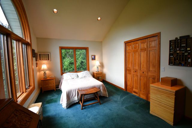 5939 Barnard Road, Charlevoix, MI 49720