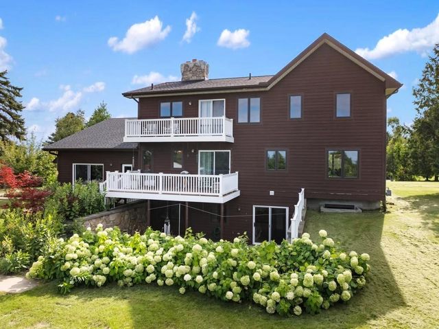 5939 Barnard Road, Charlevoix, MI 49720