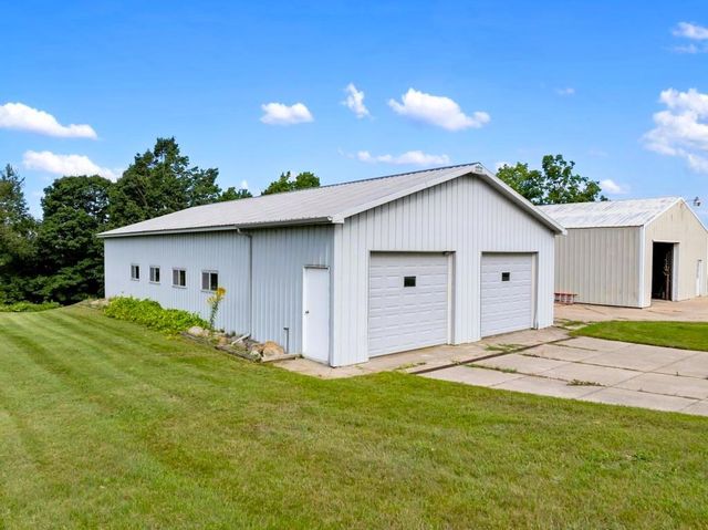 5939 Barnard Road, Charlevoix, MI 49720