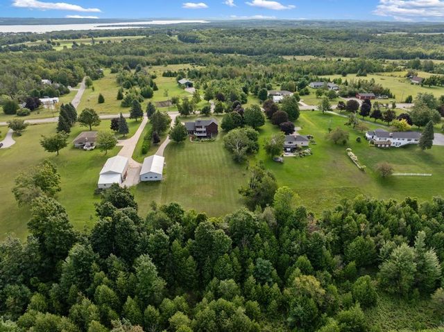 5939 Barnard Road, Charlevoix, MI 49720