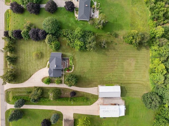 5939 Barnard Road, Charlevoix, MI 49720