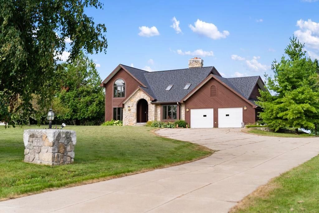 5939 Barnard Road, Charlevoix, MI 49720