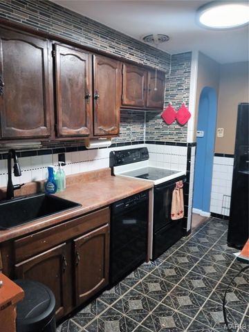 2036 Raft Drive, Hanley Hills, MO 63133