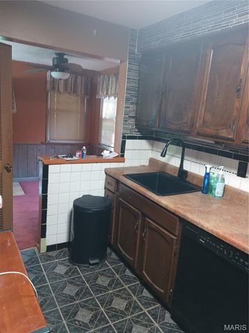 2036 Raft Drive, Hanley Hills, MO 63133