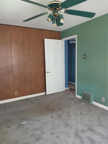 2036 Raft Drive, Hanley Hills, MO 63133