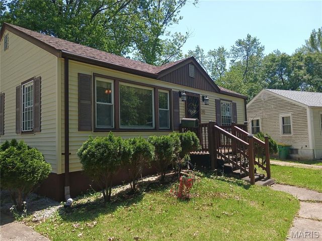 2036 Raft Drive, Hanley Hills, MO 63133