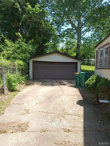 2036 Raft Drive, Hanley Hills, MO 63133