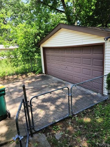 2036 Raft Drive, Hanley Hills, MO 63133
