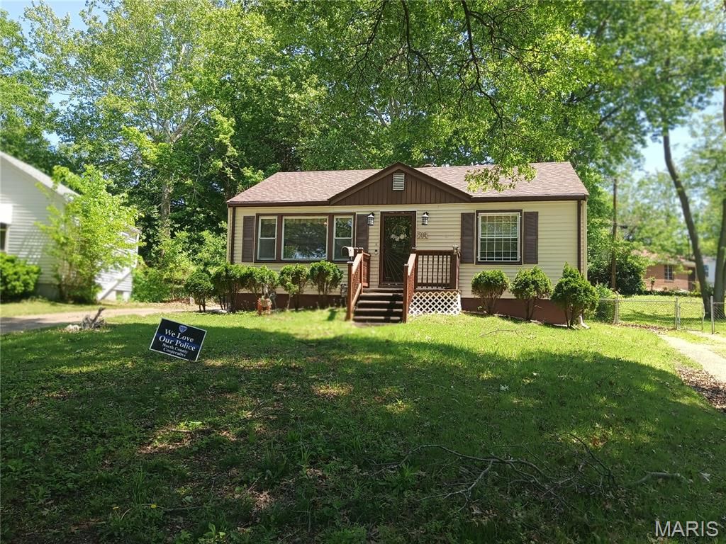 2036 Raft Drive, Hanley Hills, MO 63133