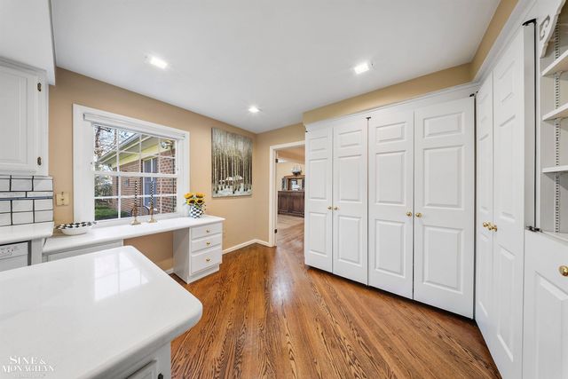 926 Hidden Lane, Grosse Pointe Woods, MI 48236