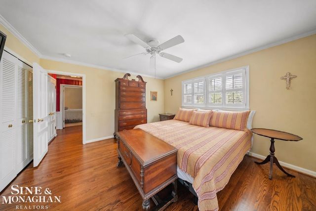 926 Hidden Lane, Grosse Pointe Woods, MI 48236