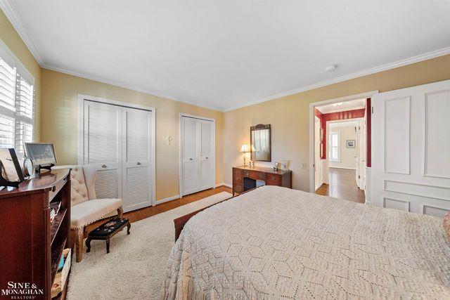 926 Hidden Lane, Grosse Pointe Woods, MI 48236