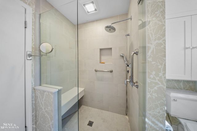 926 Hidden Lane, Grosse Pointe Woods, MI 48236