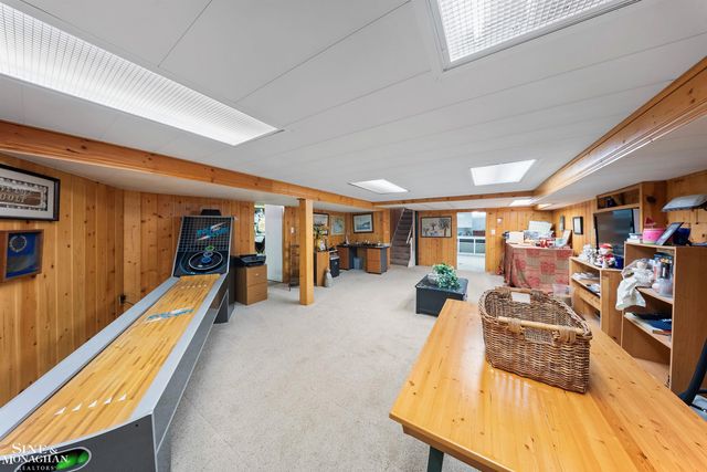 926 Hidden Lane, Grosse Pointe Woods, MI 48236