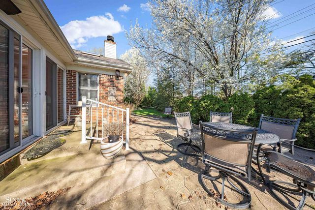 926 Hidden Lane, Grosse Pointe Woods, MI 48236