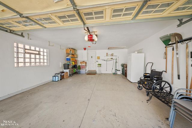 926 Hidden Lane, Grosse Pointe Woods, MI 48236