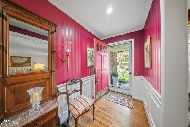 926 Hidden Lane, Grosse Pointe Woods, MI 48236