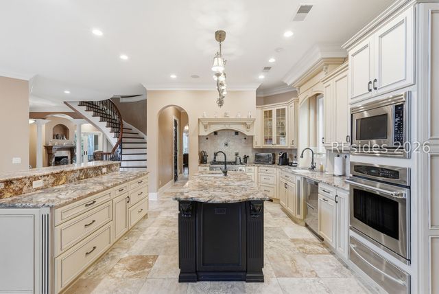 4 Canterbury Ln, Bluffton, SC 29910