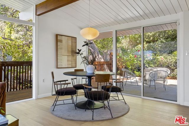 2856 Nichols Canyon Road, Los Angeles, CA 90046