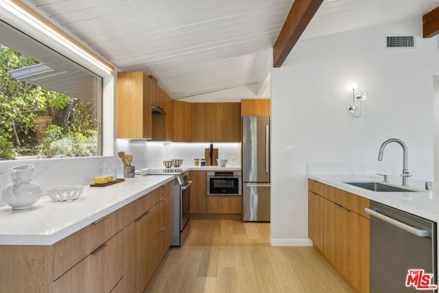 2856 Nichols Canyon Road, Los Angeles, CA 90046