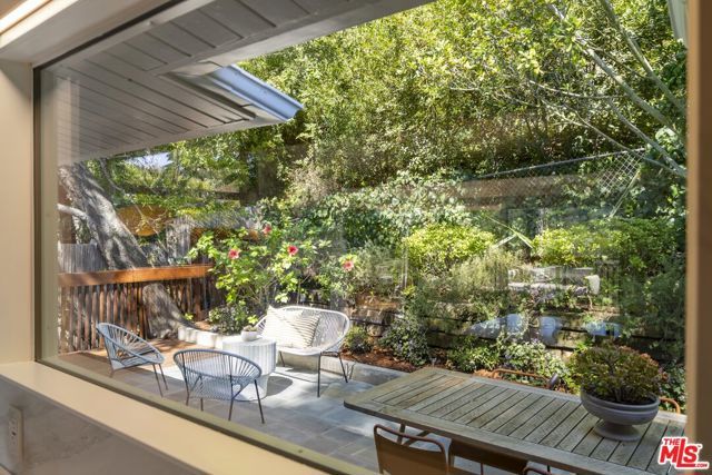 2856 Nichols Canyon Road, Los Angeles, CA 90046