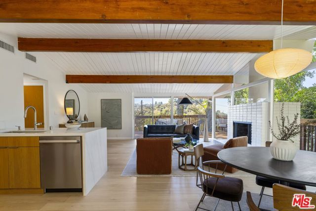2856 Nichols Canyon Road, Los Angeles, CA 90046