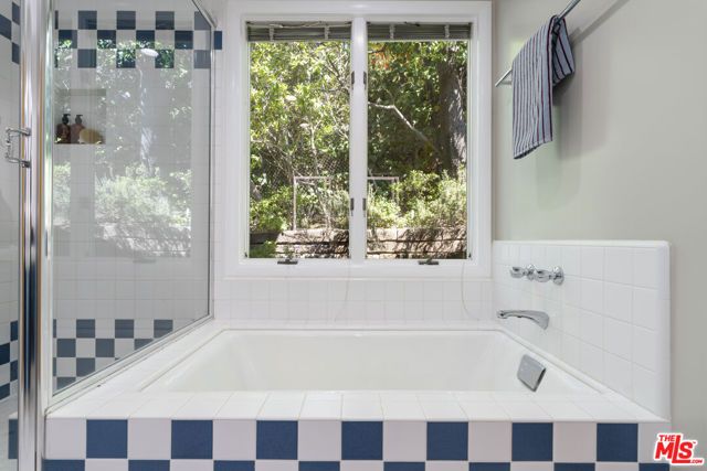 2856 Nichols Canyon Road, Los Angeles, CA 90046