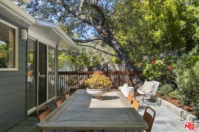 2856 Nichols Canyon Road, Los Angeles, CA 90046