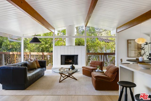 2856 Nichols Canyon Road, Los Angeles, CA 90046